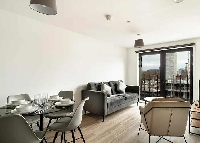 Spacious & Bright 2 Bed Apartment In Liverpool