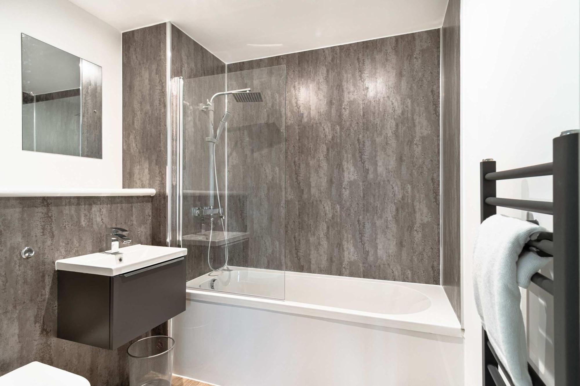 Apartment Spacious & Bright 2 Bed In *