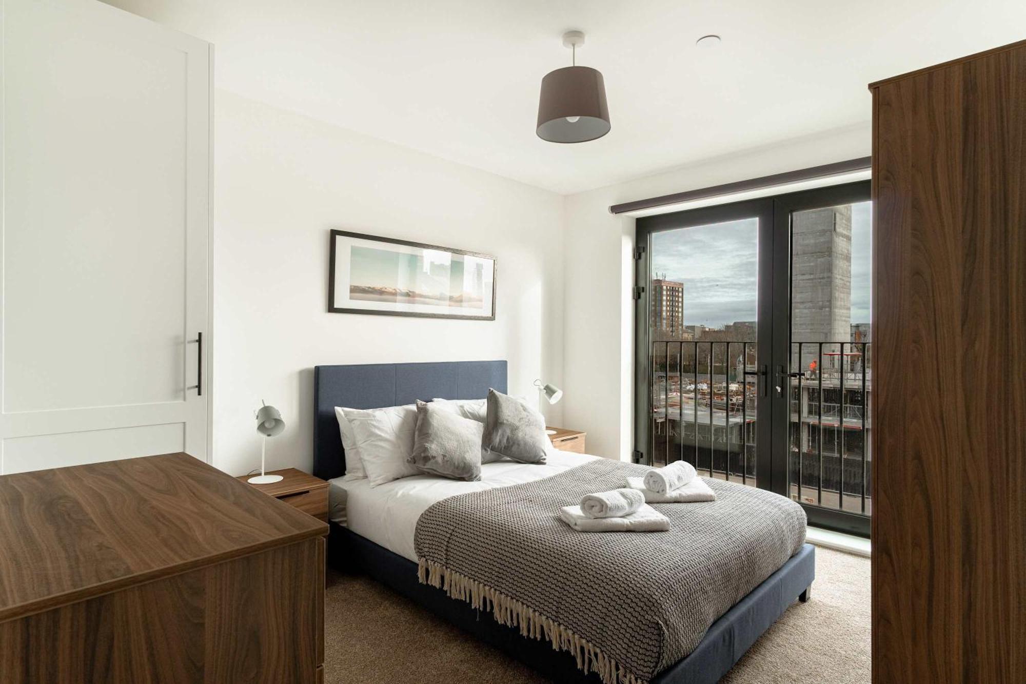 Spacious & Bright 2 Bed In